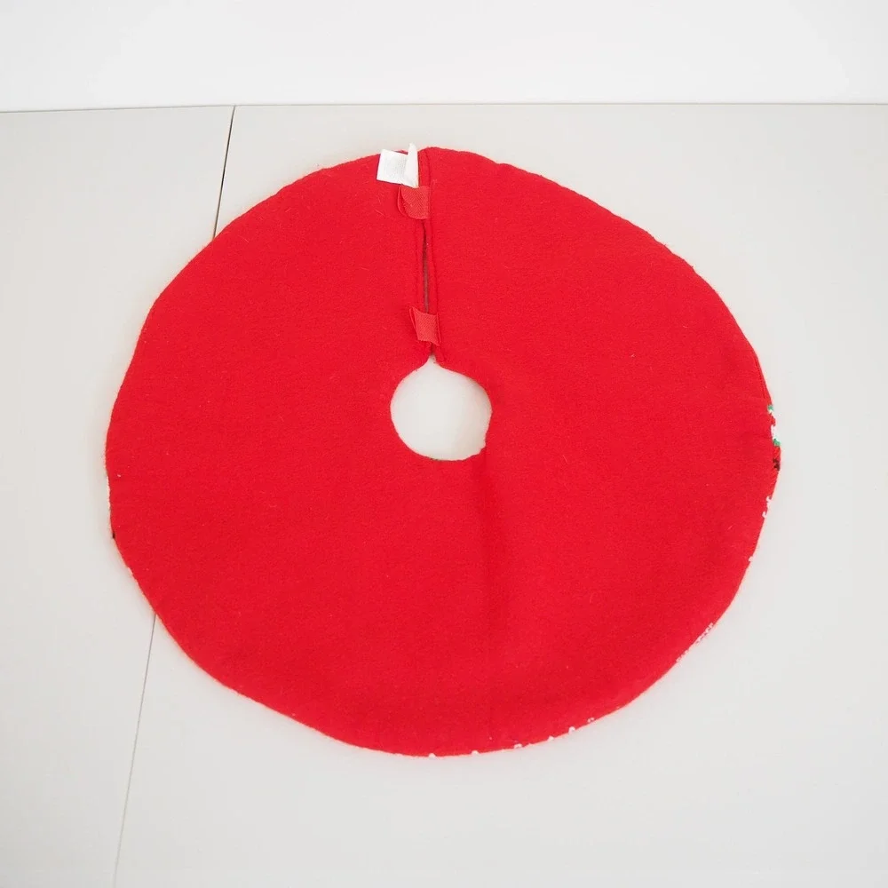 Disney Holiday Minnie Mouse Small Knit Tree‎ Skirt 17